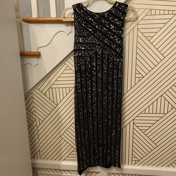 Alice + Olivia Dresses & Skirts - Alice and Olivia Black & Gold Sequin Midi Dress